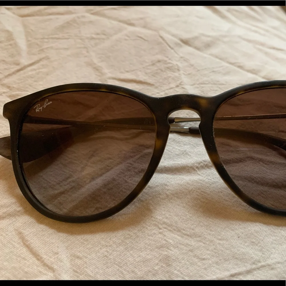 RAYBANS - Picture 3 of 3